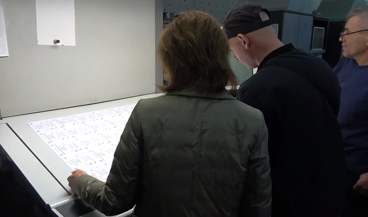 VIDEO/ A început tipărirea buletinelor de vot pentru turul doi al alegerilor locale generale