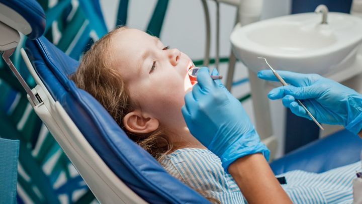 Copiii din raioanele Criuleni și Strășeni vor beneficia de servicii stomatologice gratuite, anunță CNAM