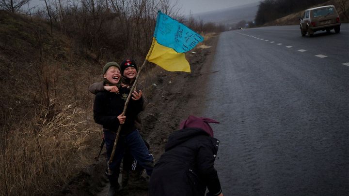 GALERIE FOTO/ Între viață și moarte: Doi ani de război în Ucraina, în imagini
