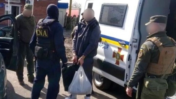 Un bărbat anunțat în căutare în dosarul „Banca de Economii”, reținut în Ucraina și extrădat în R. Moldova