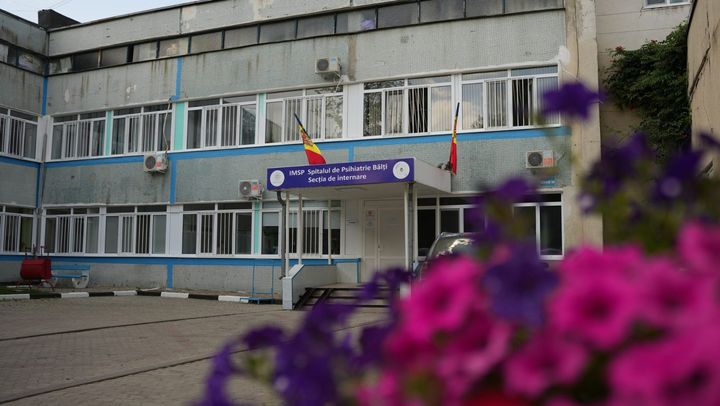 CNA a descins cu percheziții la directorul Spitalului de Psihiatrie din Bălți: Ce acuzații i se aduc