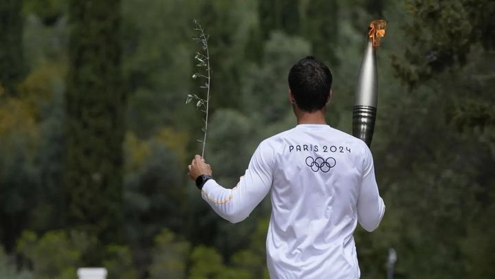 Guvernul francez a anulat sosirea flăcării olimpice în Noua Caledonie, cuprinsă de violențe