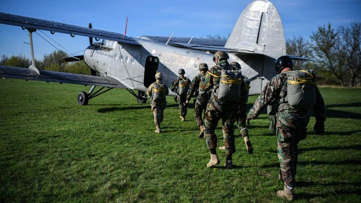 Salturi cu parașuta și trageri de luptă: Militarii moldoveni se vor antrena cot la cot cu colegii din SUA