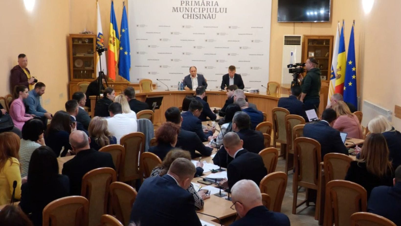 Pruteanu Scandal la CMC după ce Olesea Pșenițchi și Victor Pruteanu au fost ...