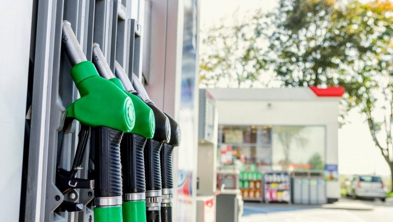 Carburanții se scumpesc. Noile prețuri la benzină și motorină afișate de ANRE