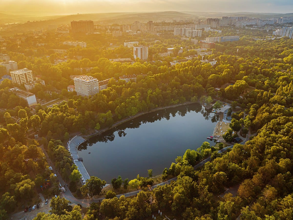 Oaspeții și locuitorii capitalei sunt invitați la cea de-a treia ediție a Festivalului „Te salut, Chișinău”. Programul evenimentelor