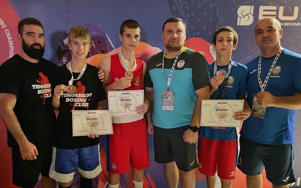 FOTO/ Sportivii moldoveni au obținut trei medalii la Campionatul European de Box