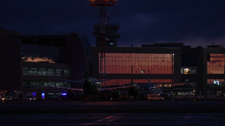 Atacuri cu drone. Aeroporturile internaţionale Domodedovo şi Vnukovo din Moscova, închise (VIDEO)