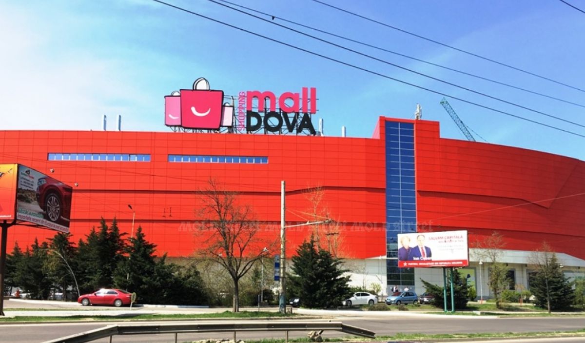 VIDEO Alertă cu bombă la Shopping MallDova. Un bărbat a anunțat că centrul comercial este minat