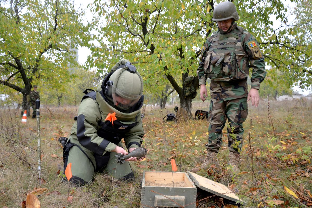 Timp de o lună, geniștii Armatei Naționale au neutralizat 72 de obiecte explozive și 943 de cartușe