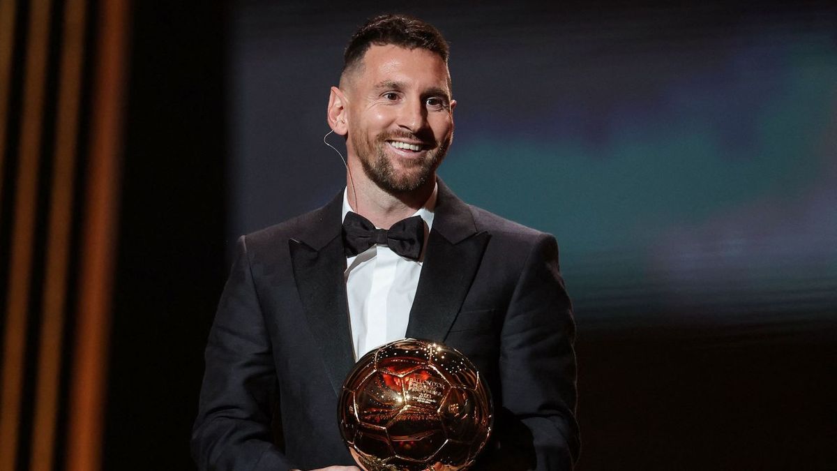 VIDEO/ Lionel Messi a câștigat Balonul de Aur. E primul câştigător al trofeului care nu joacă în Europa