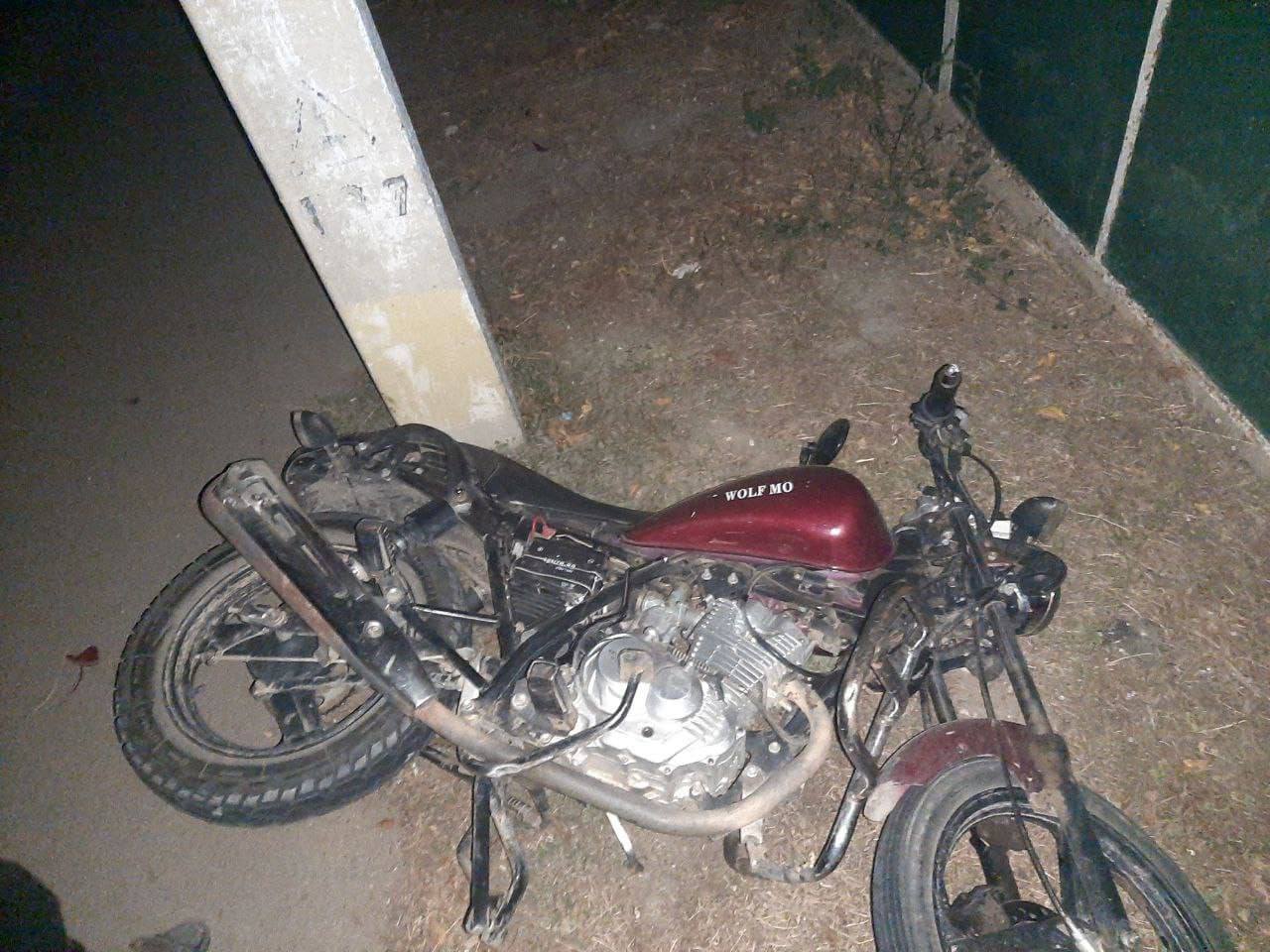 Un bărbat a murit, după ce s-a tamponat cu motocicleta într-un pilon. Poliția: Nu avea permis de conducere