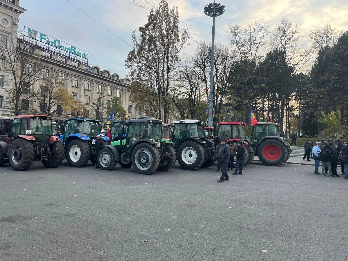 VIDEO/ Protestul agricultorilor. Tractoarele ar putea rămâne în PMAN până pe 31 decembrie