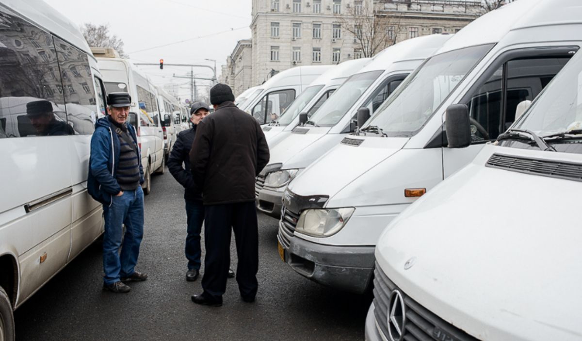 Transportatorii ar putea să nu iasă pe rute, în semn de protest. Reacția Ministerului Infrastructurii