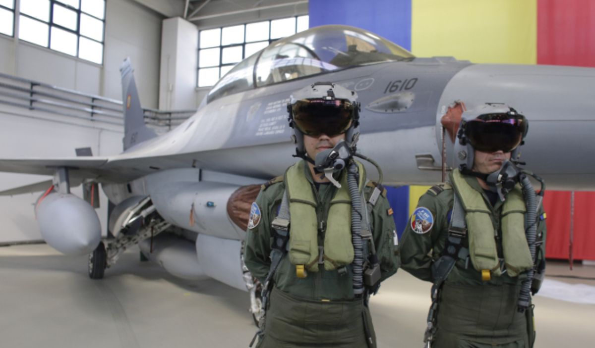 FOTO/ Țările de Jos au expediat României primele cinci avioane F-16, destinate pregătirii piloților ucraineni