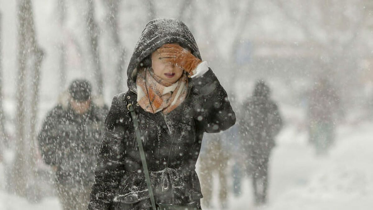 Ninsoare, lapoviță și vânt puternic. R. Moldova, sub două coduri meteorologice