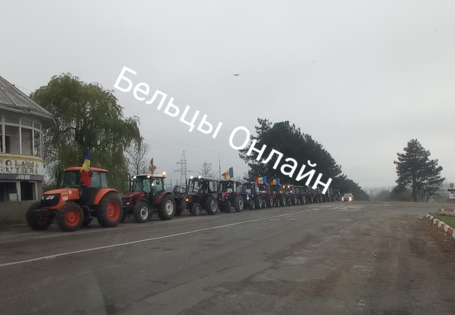 Fermierii din țară vin cu tehnică agricolă spre Chișinău