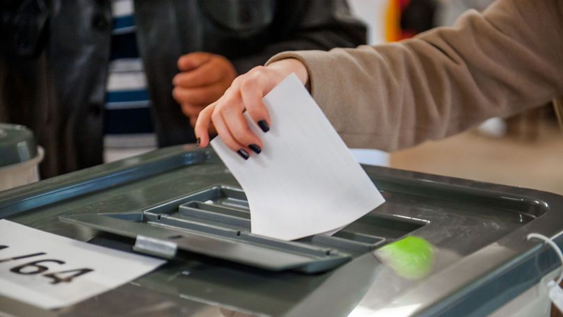 Puțin peste o oră până se închid secțiile de votare. Câți au votat până acum și unde încă nu sunt valabile alegerile