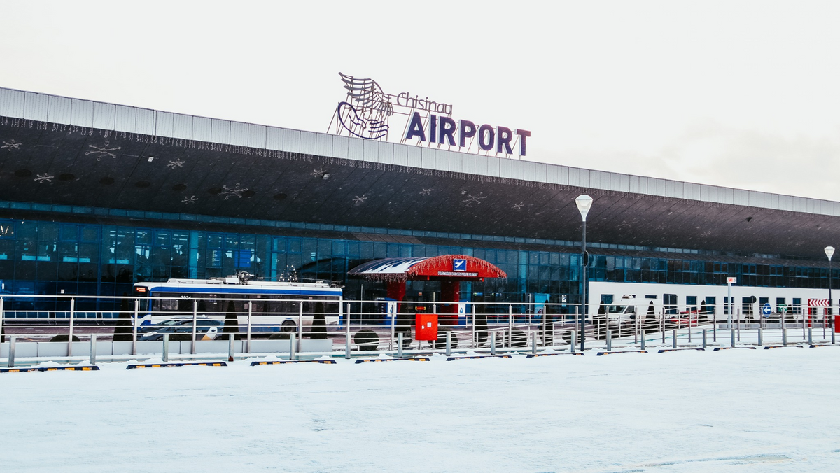 Aeroportul Chișinău, gata de nămeți. Aerogara a procurat utilaje de deszăpezire în valoare de peste 1 milion de euro