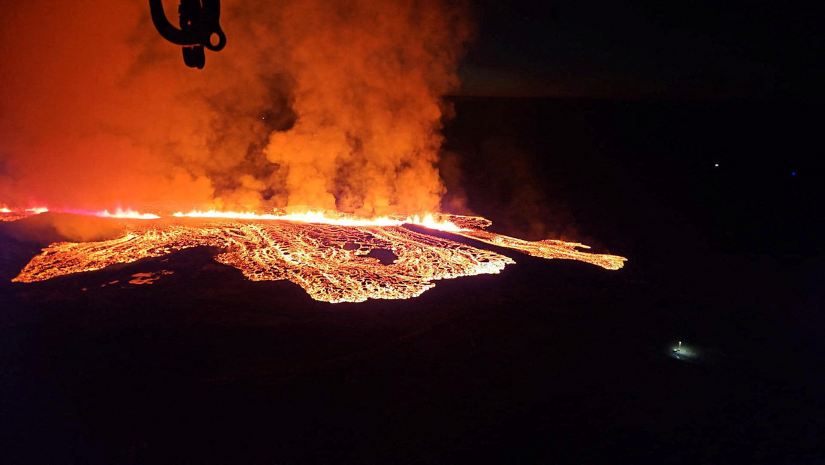 Alertă de călătorie în Islanda: Un vulcan a erupt lângă Grindavik