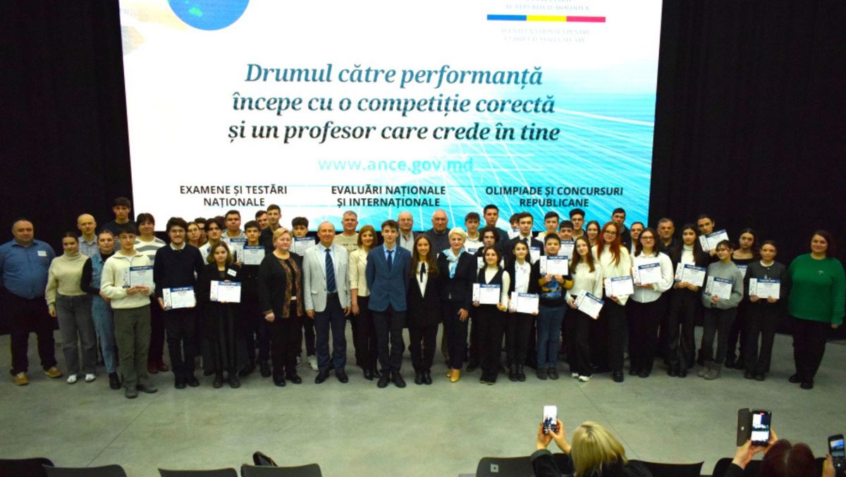 42 de elevi, premianții Concursului Național de Științe și Inginerie. Cine va reprezenta țara la nivel internațional