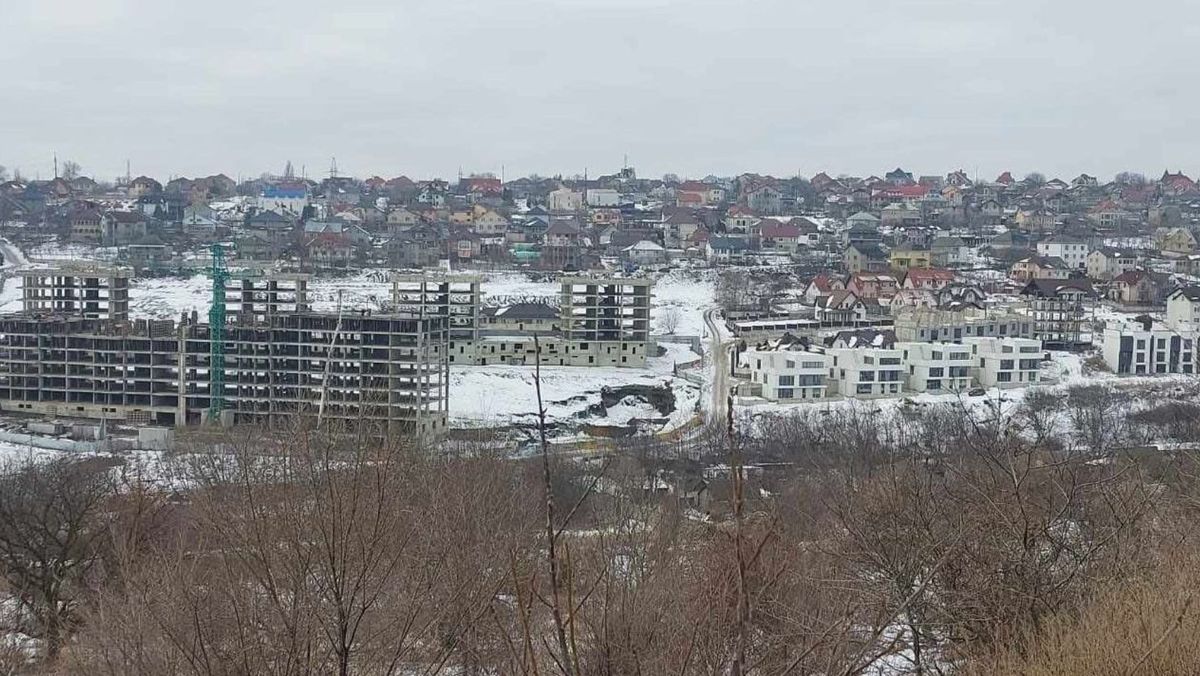 Complex de blocuri din orășelul Codru, construit pe un teren cu risc de alunecări. CNA investighează cazul