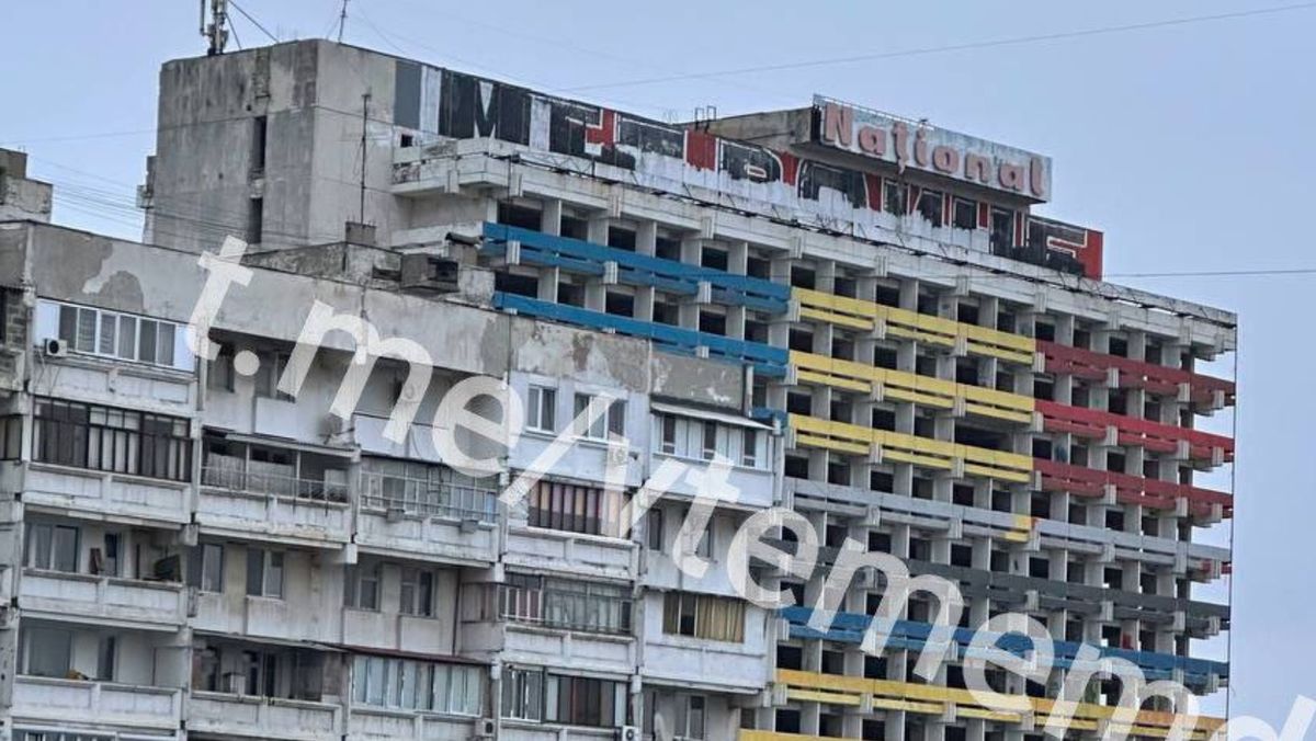 Fațada fostului Hotel Național din Chișinău, vopsită din nou. Prin ce schimbări a trecut clădirea în ultimii doi ani