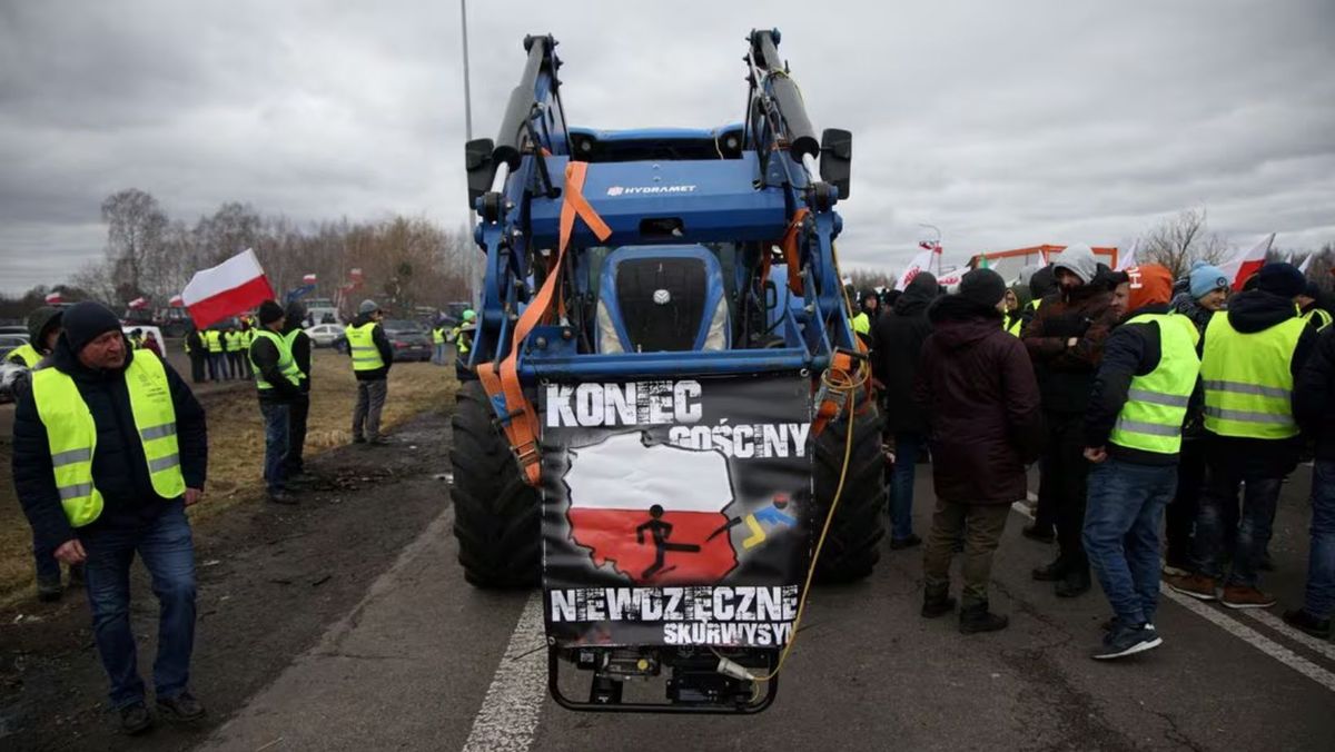 Fermierii polonezi planifică intensificarea protestelor prin blocarea totală a frontierei cu Ucraina