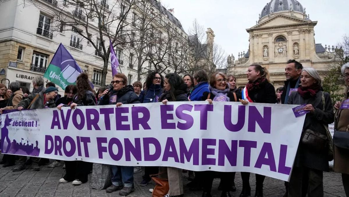 Franța devine prima țară din lume care include în Constituție dreptul la avort