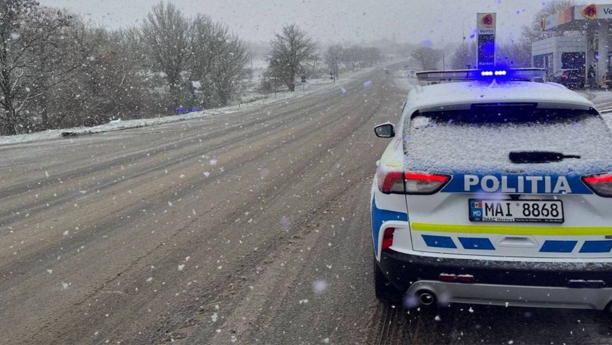 Atenție la drum! Ninge în mai multe localități din nordul și centrul țării