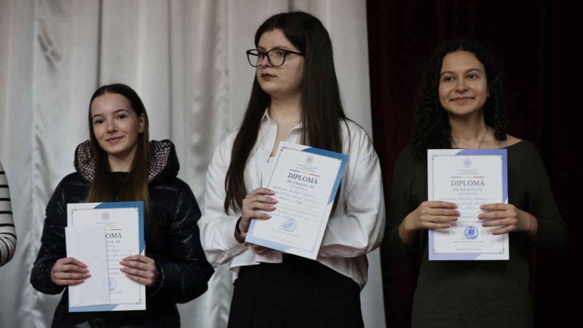 FOTO/ Patruzeci de elevi au fost premiați în cadrul Olimpiadei Republicane de Limba și literatura română