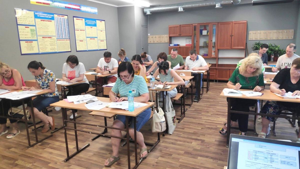 Circa 5.000 de persoane au început cursurile gratuite de limba română
