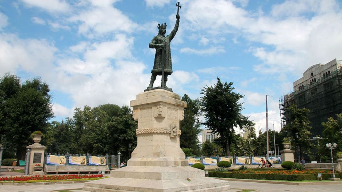 Autoritățile administrației publice locale vor putea înființa monumente fără aprobarea Guvernului