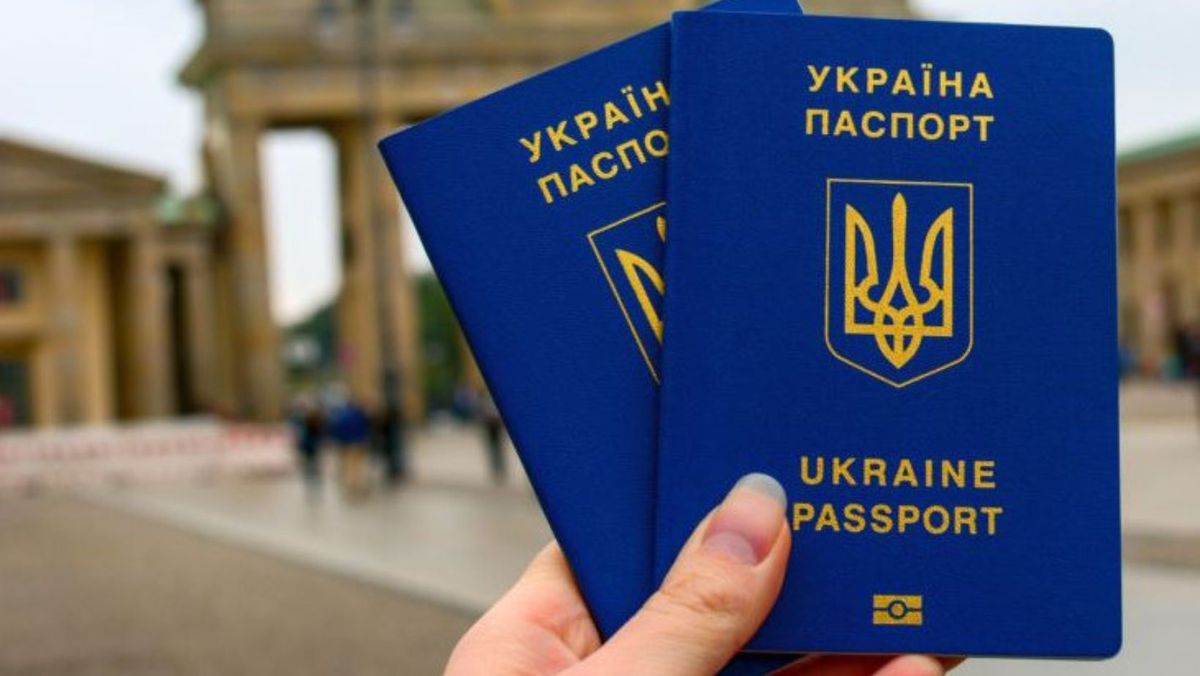 Ucrainenii apți de îndeplinirea serviciului militar nu vor putea beneficia de servicii consulare în străinătate