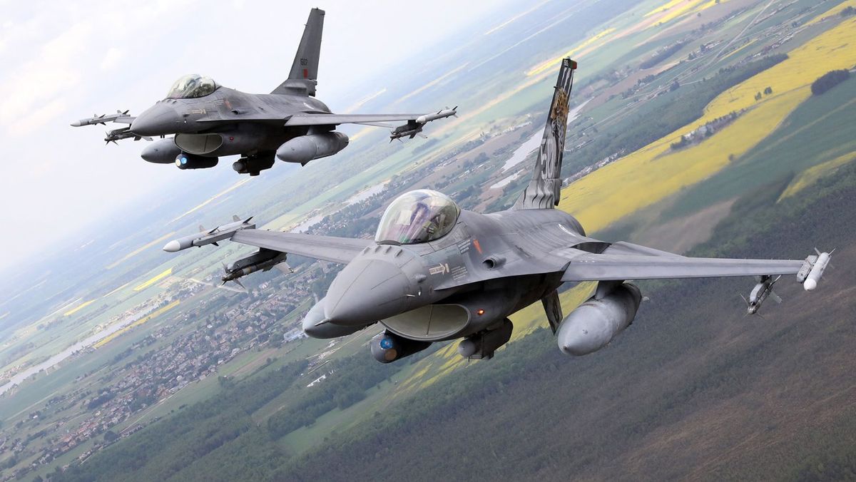 Danemarca va furniza Ucrainei toate avioanele F-16, promise vara trecută