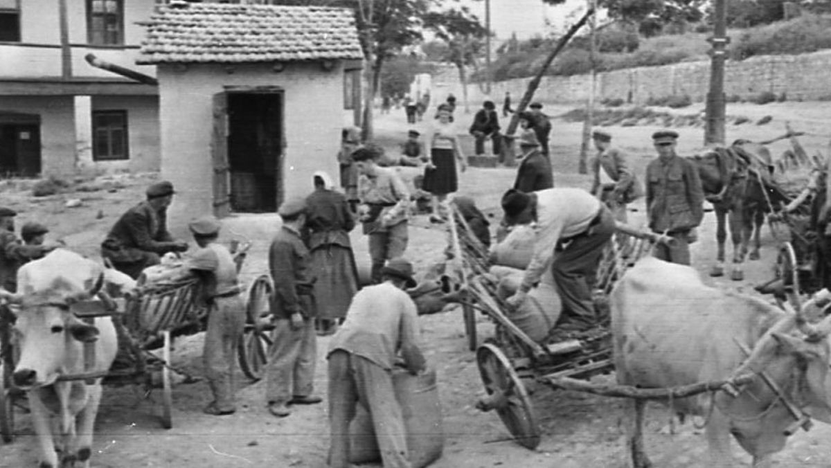 IMAGINI DIN ARHIVĂ. Victimele foametei organizate din anii 1946 – 1947, comemorate în R. Moldova