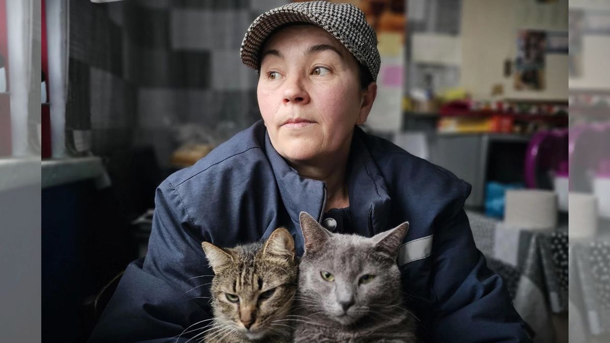 O refugiată din Ucraina și-a transformat casa în adăpost pentru animalele de companie. Povestea Ludmilei din Oceakov