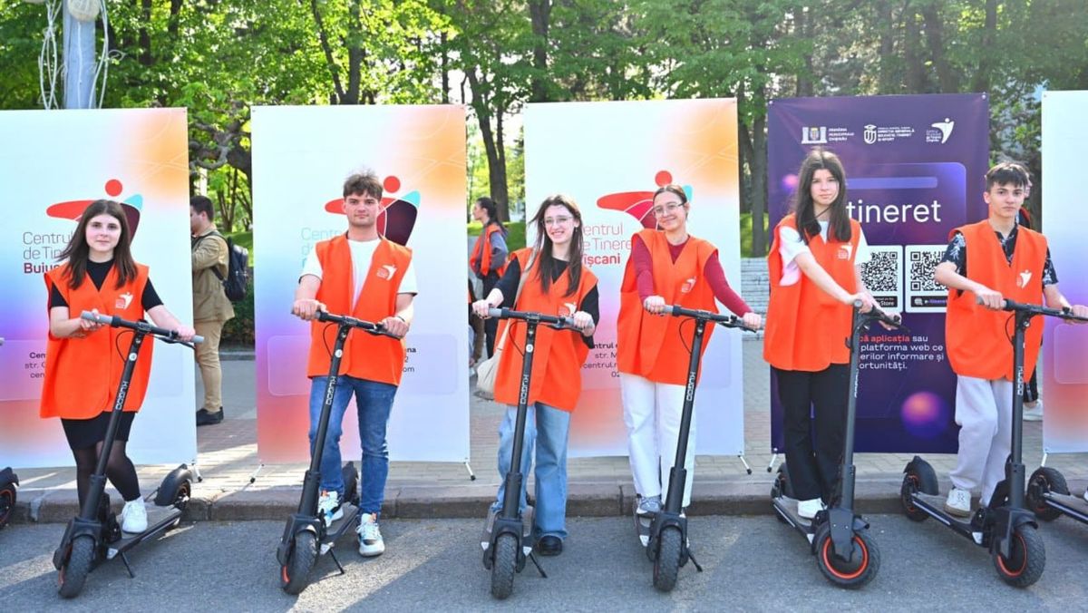 Timp de câteva luni, voluntarii „Centrului de Tineret Mobil” vor cutreiera capitala, în căutare de tineri