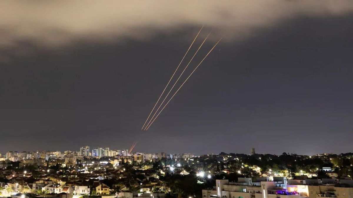 Iranul a atacat Israelul cu sute de drone și rachete în această noapte