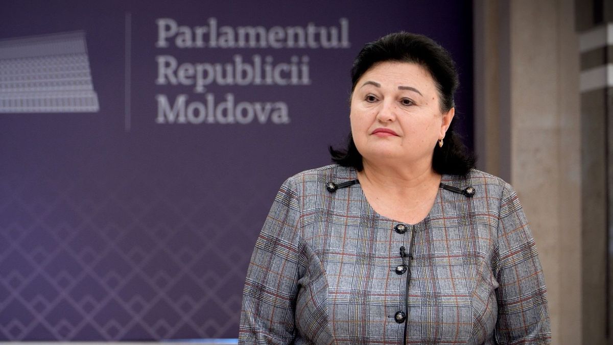 Grosu cere depunerea mandatului unei deputate PAS, a cărei fiică figurează în dosarul de corupție de la Aeroport