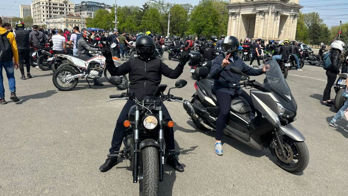 FOTO/ Peste 800 de motociclete au participat la „Deschiderea sezonului moto”. Imagini cu bijuteriile pe două roți