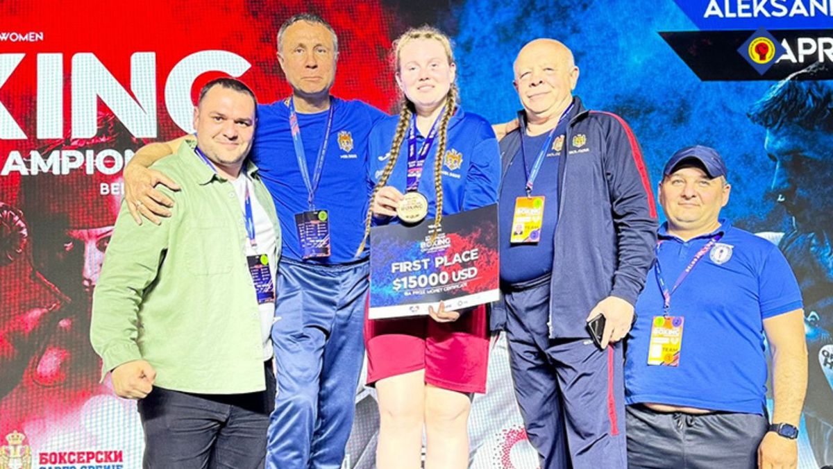 FOTO/ Daria Cozorez a devenit campioană europeană la box. În finală, sportiva a învins-o pe adversara sa din Rusia