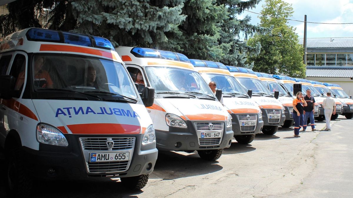 Pacienții din R. Moldova, transportați în ambulanțe vechi. Peste 50% din vehicule au termenul de exploatare depășit