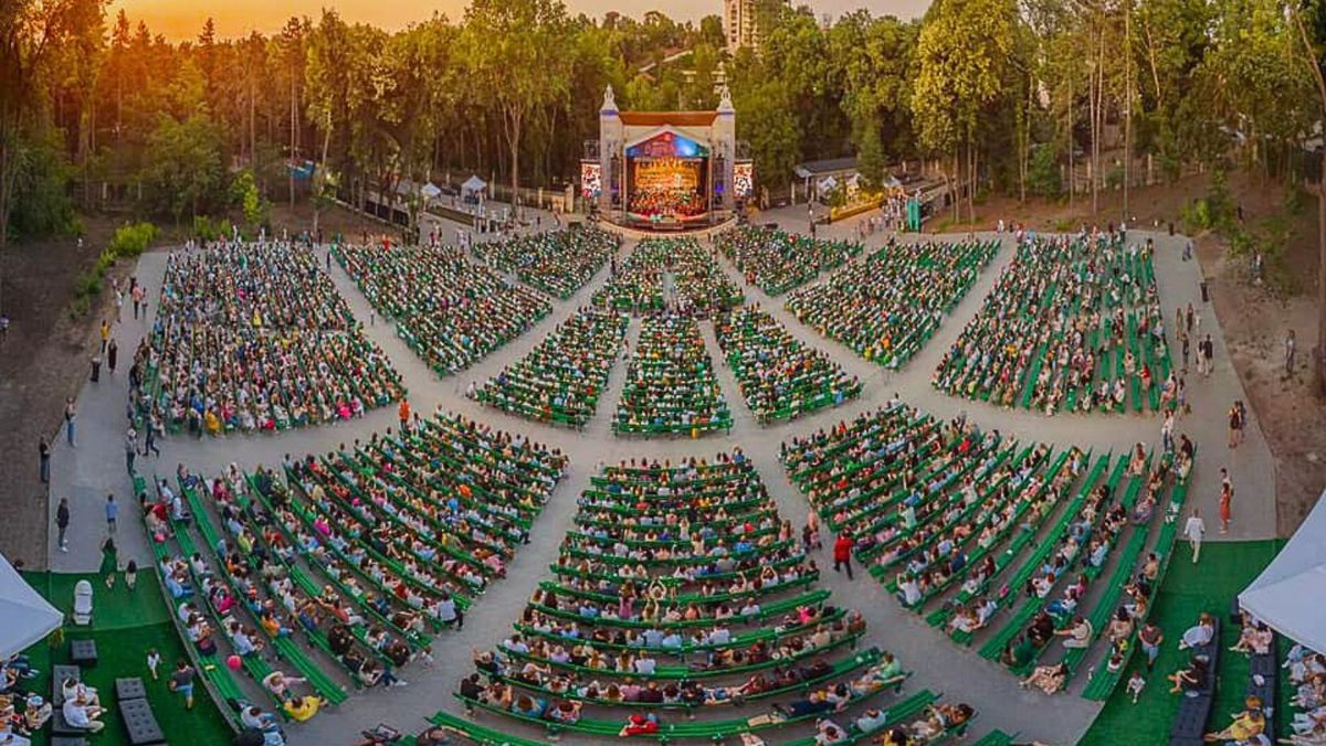 Locuitorii și oaspeții capitalei, invitați la concertul de deschidere a sezonului de vară la „Teatrul Verde”