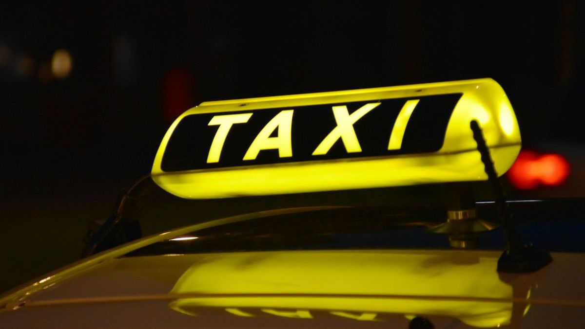 Zeci de taximetriști, amendați cu peste 100 de mii de lei. Unii nu eliberau bonurile de casă, iar alții activau ilicit