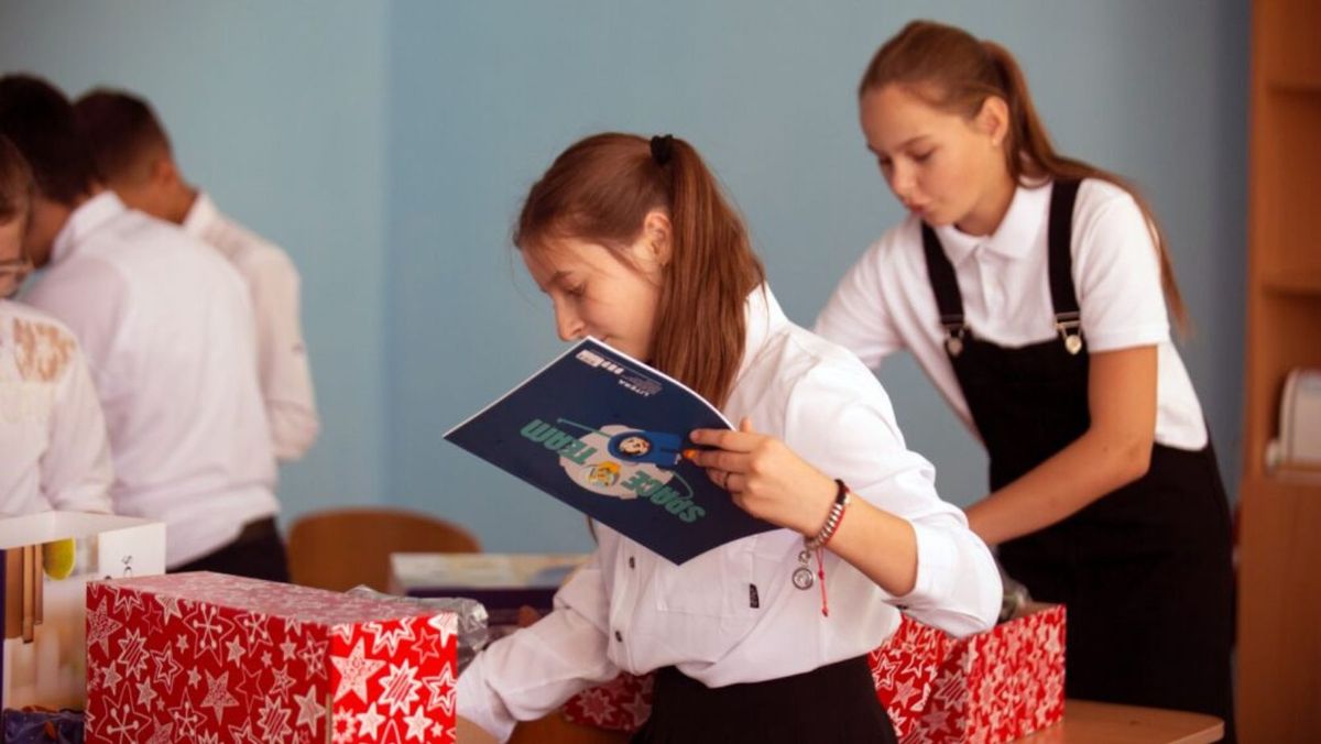 20.000 de elevi din R. Moldova vor primi pachete cu rechizite din partea Guvernului României