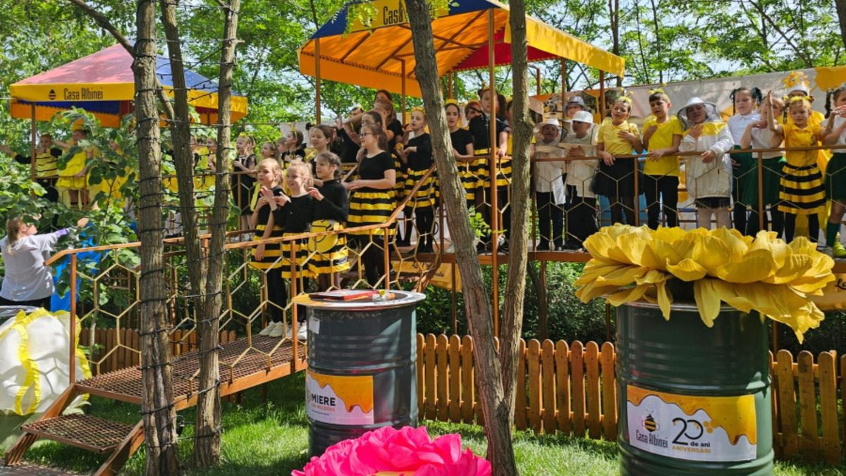 Un nou proiect educațional, încheiat cu succes. 1500 de elevi au studiat timp de trei luni despre viața albinelor