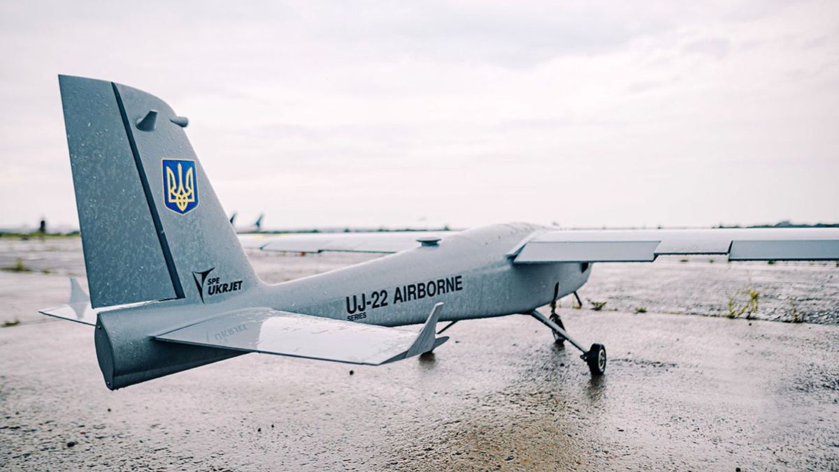 Ucraina a lovit cu drone o rafinărie și un depozit de petrol din Rusia