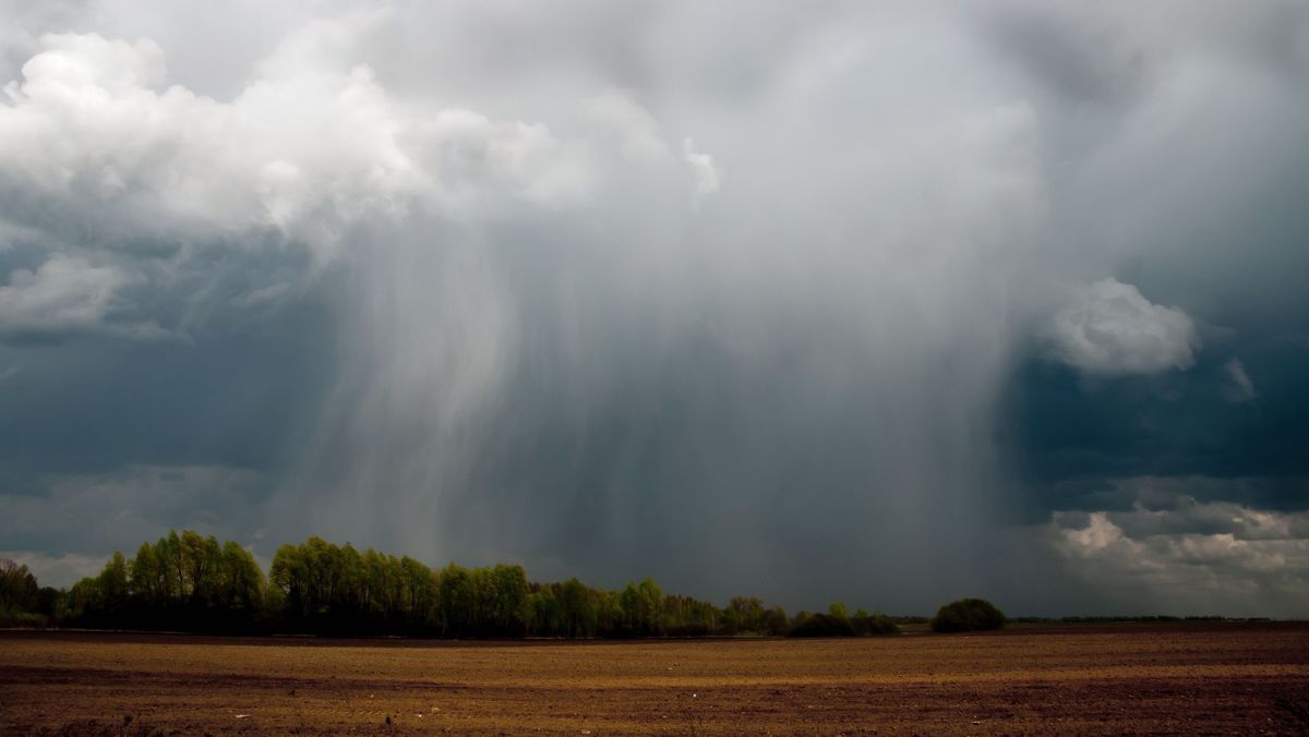 UPDATE/ Atenție! Meteorologii prelungesc până vineri codul galben de instabilitate atmosferică