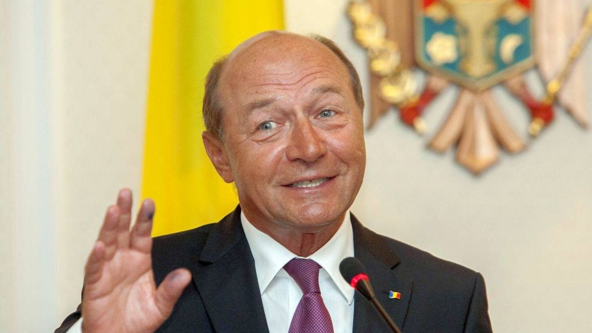 DOC/ Simpatizanții lui Băsescu cer Chișinăului să-i restabilească fostului președinte român cetățenia R. Moldova